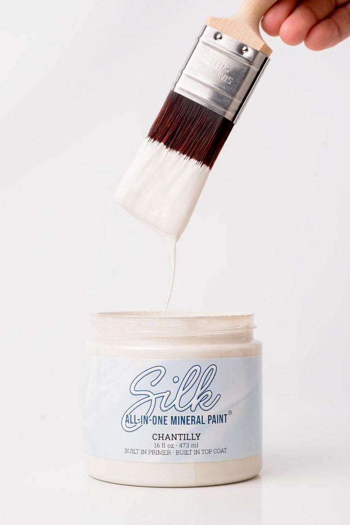 Dixie Belle Silk Chantilly vopsea minerală 473 ml alb crem